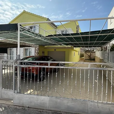 Apartments Petar - Parking And Seaview *