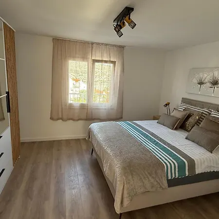 Petar - Parking And Seaview Daire Trogir