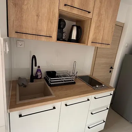 Petar - Parking And Seaview