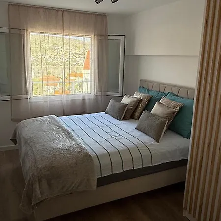 Petar - Parking And Seaview * تروغير