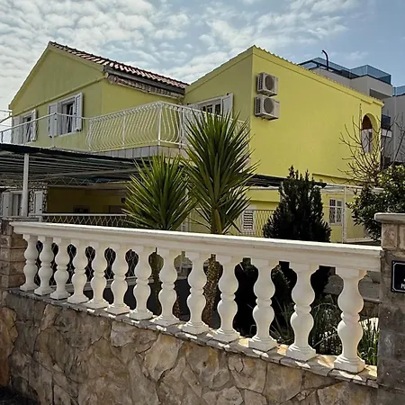 Apartments Petar - Parking And Seaview Apartment *