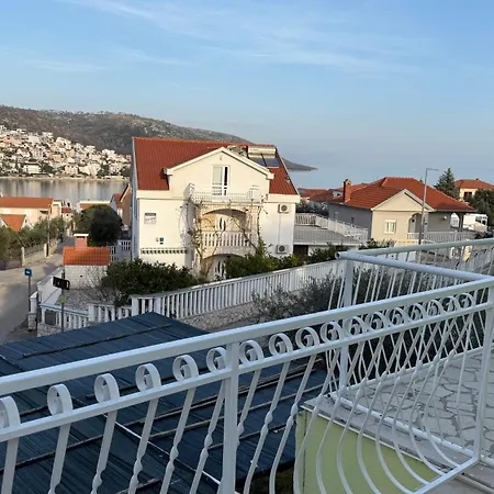 Apartment Apartments Petar - Parking And Seaview Trogir