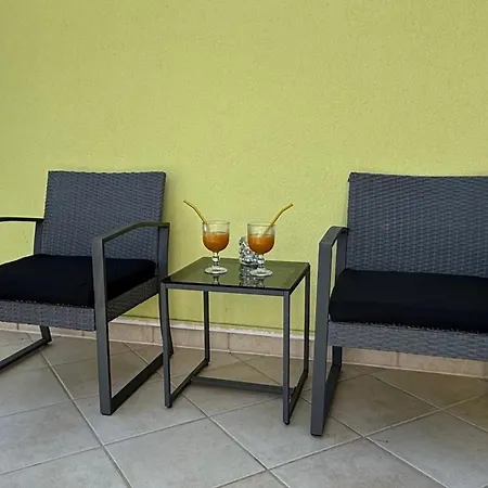 Apartments Petar - Parking And Seaview Apartment *