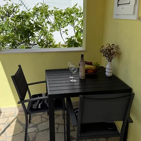 Apartments Petar - Parking And Seaview Apartment *