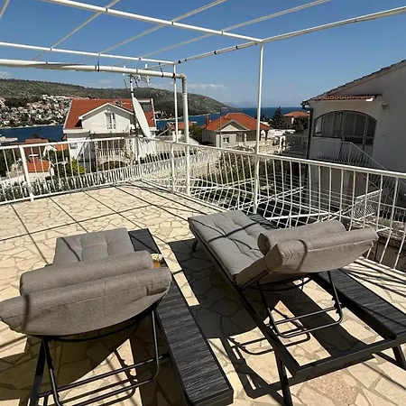 Apartments Petar - Parking And Seaview *