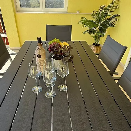 Petar - Parking And Seaview