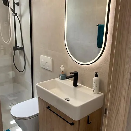 Petar - Parking And Seaview