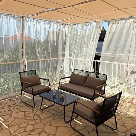 Petar - Parking And Seaview