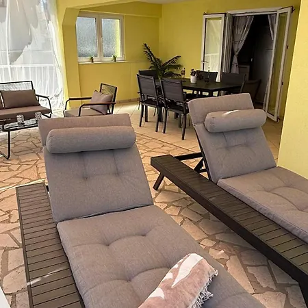 Petar - Parking And Seaview Trogir