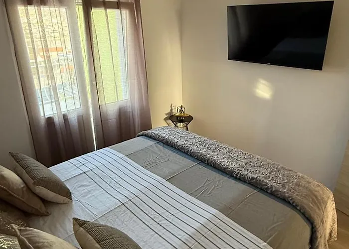 Petar - Parking And Seaview Apartman Trogir