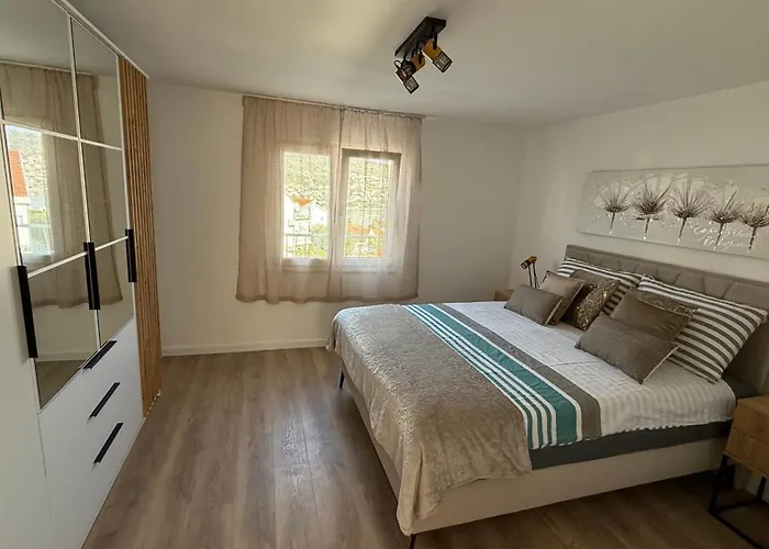 Petar - Parking And Seaview Apartman Trogir