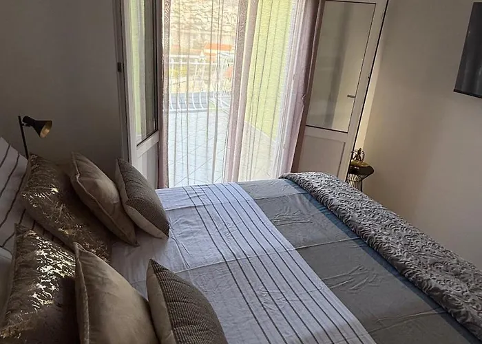 Petar - Parking And Seaview Apartment *