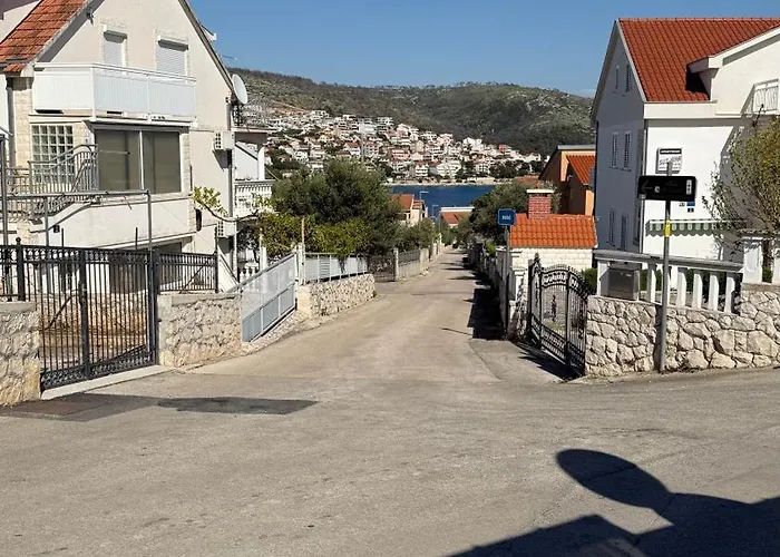 Petar - Parking And Seaview * Trogir