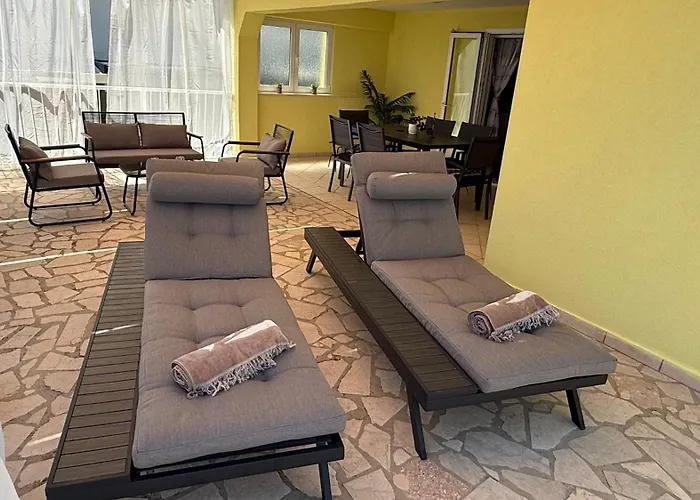 Petar - Parking And Seaview Trogir
