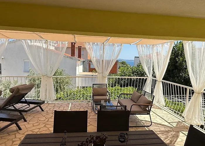 Petar - Parking And Seaview