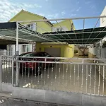 Petar - Parking And Seaview *
