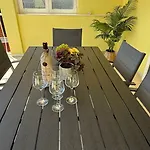 Petar - Parking And Seaview