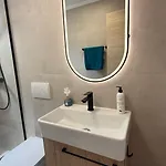 Petar - Parking And Seaview Traù