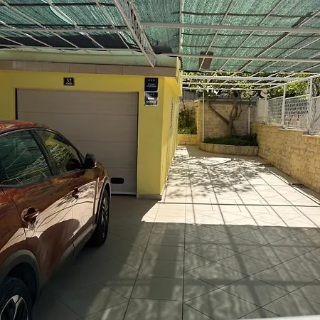 Petar - Parking And Seaview Apartment *