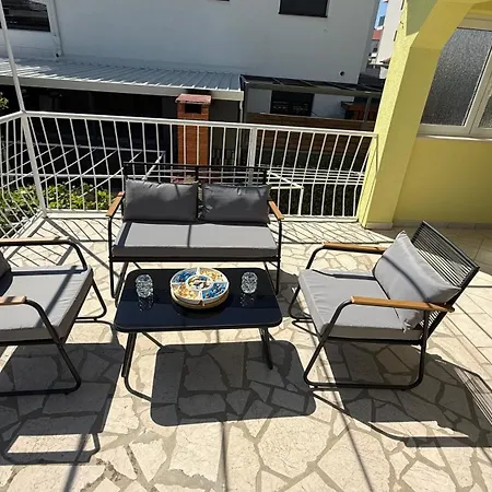 Petar - Parking And Seaview * トロギール