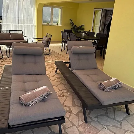 Petar - Parking And Seaview Trogir