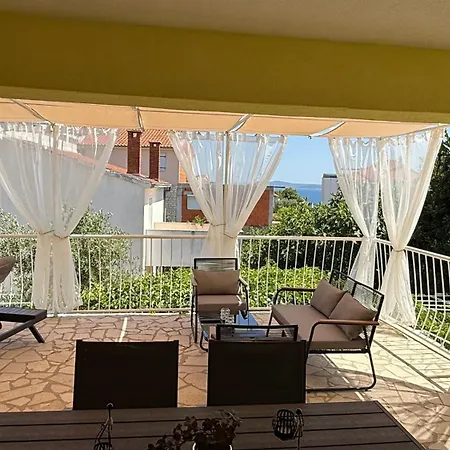 Petar - Parking And Seaview