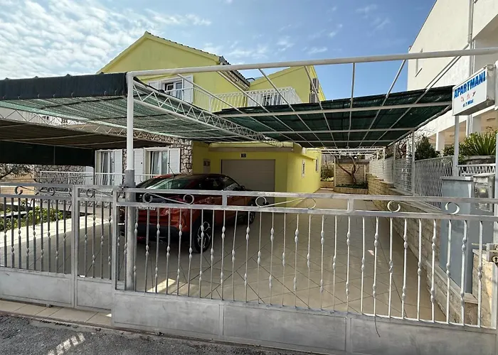 Petar - Parking And Seaview *