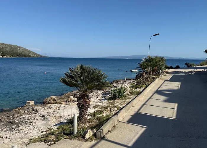 Petar - Parking And Seaview