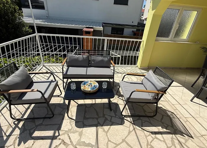 Petar - Parking And Seaview * Trogir