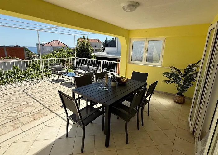 Petar - Parking And Seaview *