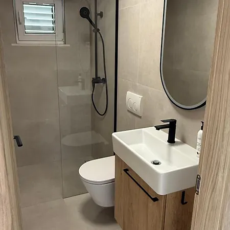 Petar - Parking And Seaview * טרוגיר